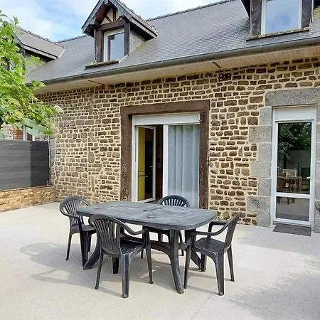 Dom wakacyjny Pet Friendly In With Wifi La Chapelle-Urée