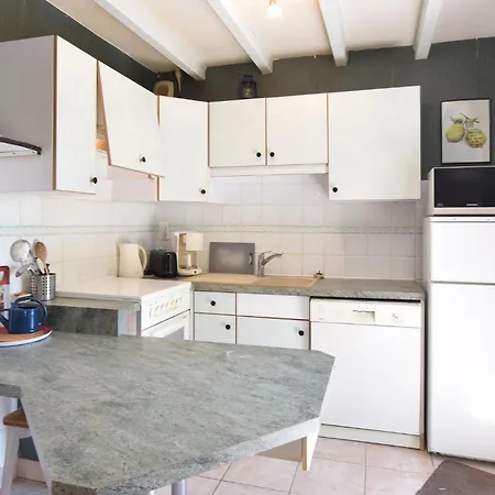 Dom wakacyjny Pet Friendly In With Wifi La Chapelle-Urée